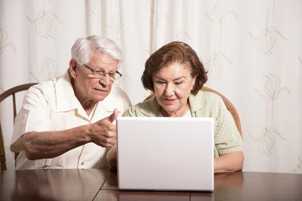 Senior couple on a laptop — Stock Photo, Image