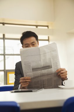 işadamı okuma gazete