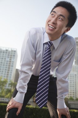 genç işadamı öne eğilme