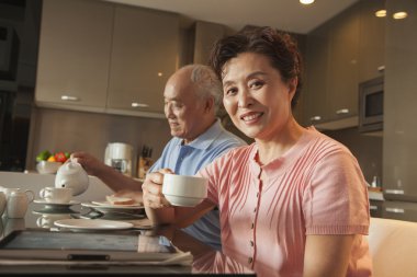 üst düzey iki çay paylaşımı