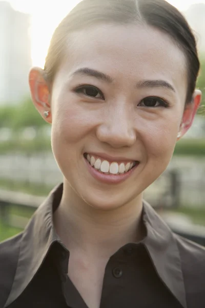 Portrait of young woman — Stock Photo, Image