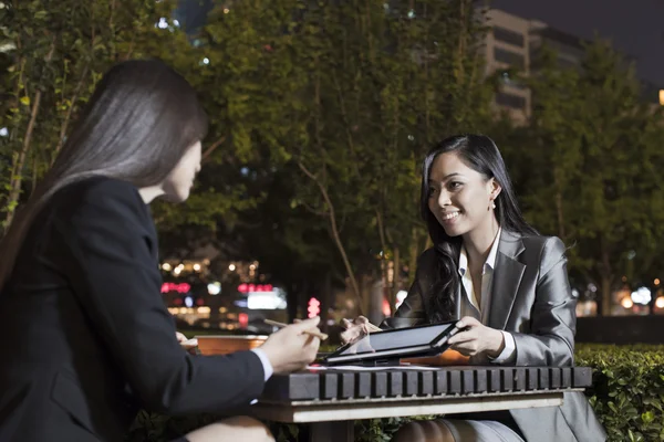 Businesswomen Having Dinner — Stock Photo, Image