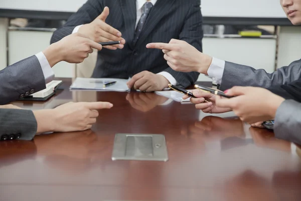 Empresários durante reunião de negócios — Fotografia de Stock