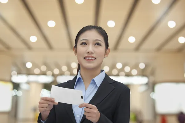 Businesswoman at the airport — Stock Photo, Image