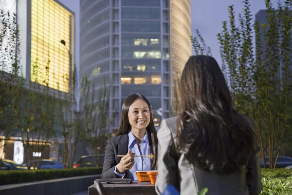 Businesswomen Eating Dinner — Stock Photo, Image