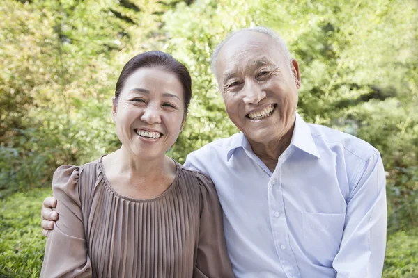 Senior Couple Sitting on a Bench — Stock Photo, Image