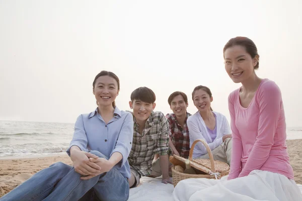 Group of Friends Having a Picnic on beach — Stock Photo, Image