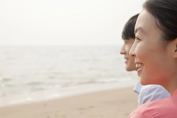 Friends Looking at the Sea — Stock Photo, Image