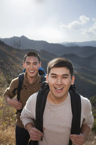 Erkekler Hiking — Stok fotoğraf