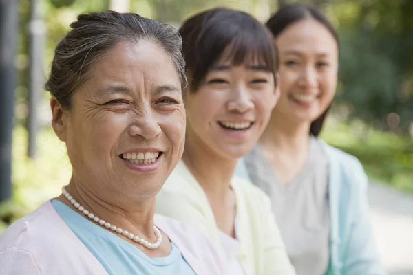 Drie generatie vrouwelijke familie — Stockfoto