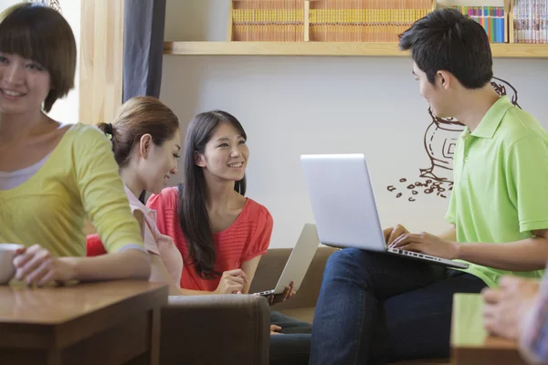 Three friends sitting in coffee shop — Stock Photo, Image