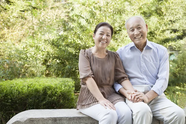 Senior Couple Sitting on a Bench — Stock Photo, Image