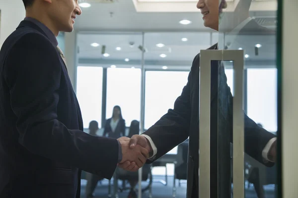 Businessmen Shaking Hands — Stock Photo, Image