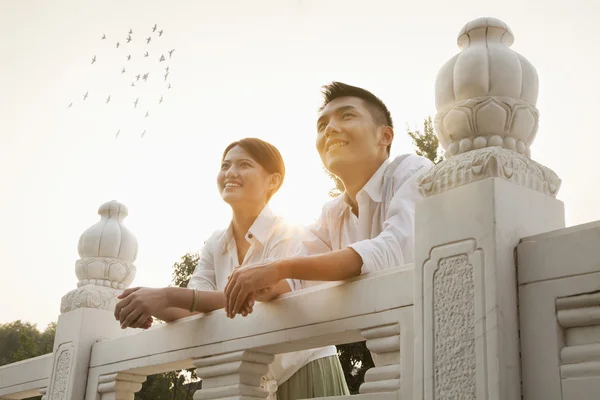 Young Couple on a Traditional Bridge — Stock Photo, Image