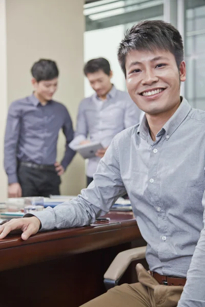 Portrait d'un homme d'affaires souriant — Photo