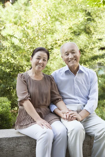 Senior Couple Sitting on a Bench — Stock Photo, Image