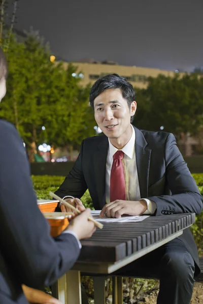 Mensen uit het bedrijfsleven hebben van diner — Stockfoto