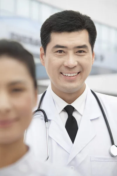 Retrato de médico y enfermera — Foto de Stock