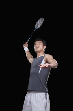 adam badminton oynarken