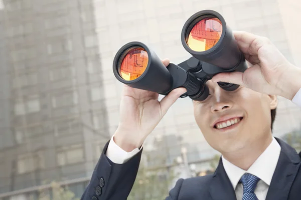 Businessman Using Binoculars — Stock Photo, Image