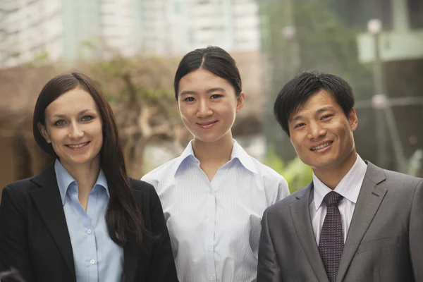 Drie mensen uit het bedrijfsleven — Stockfoto
