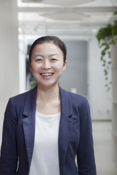 Businesswoman in the office — Stock Photo, Image