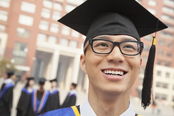 Joven graduado —  Fotos de Stock