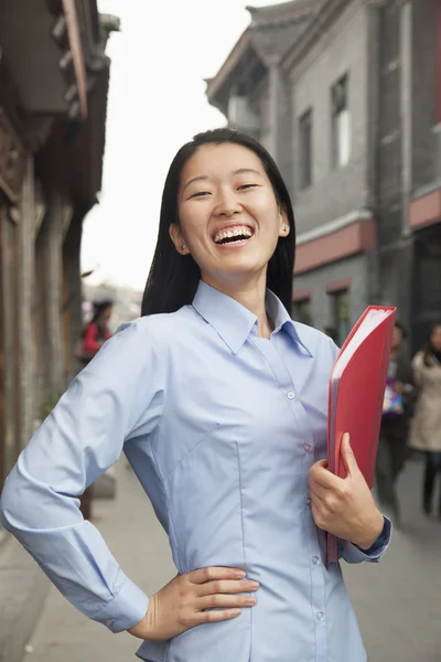 Joven mujer de negocios en houhai —  Fotos de Stock