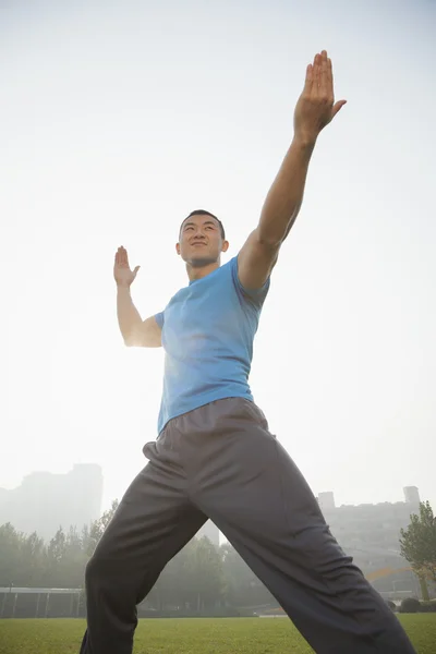 Muscular Man Stretching — Stock Photo, Image