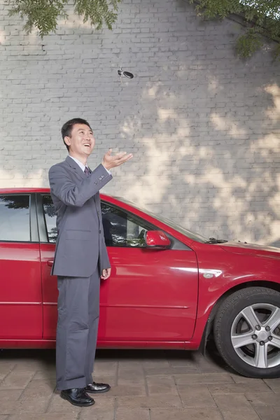 Businessman Tossing His Car Keys into the Air — Stock Photo, Image