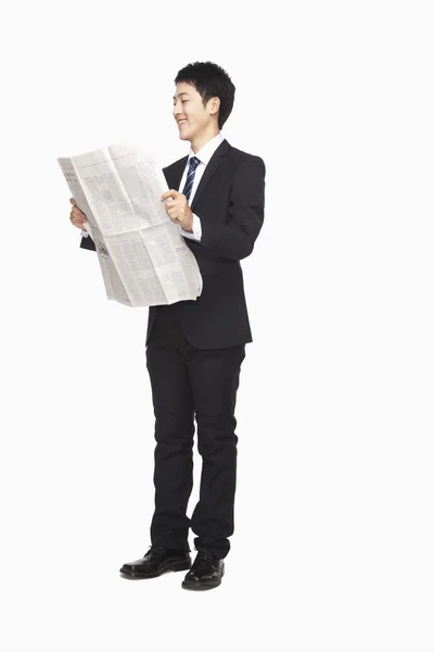 Businesswoman reading newspaper — Stock Photo, Image