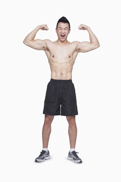 Man showing off biceps — Stock Photo, Image