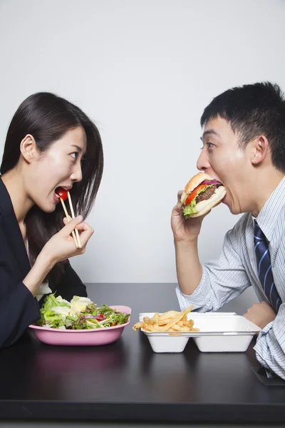 Business people eating a meal — Stock Photo, Image