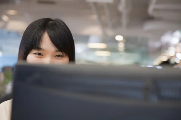 Businesswoman Looking over Computer — Stock Photo, Image