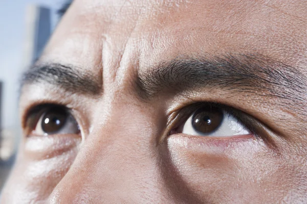 Olhos de atleta olhando para cima — Fotografia de Stock