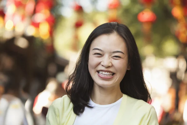 在南锣鼓巷的女人 — 图库照片