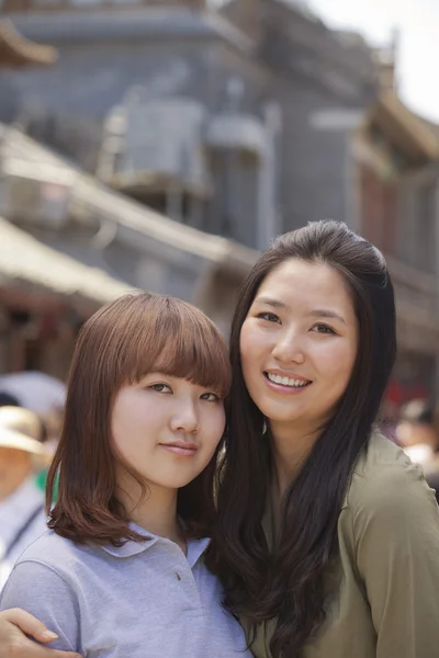 Zwei junge Mädchen in beijing — Stockfoto