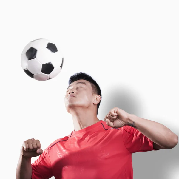 Footballer heading the ball — Stock Photo, Image