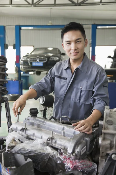 Mechanic Fixing Car Engine — Stock Photo, Image