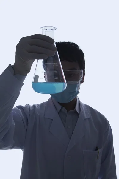 Scientist Looking at Beaker — Stock Photo, Image