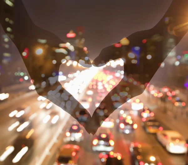 Hacer la señal del corazón con las manos — Foto de Stock