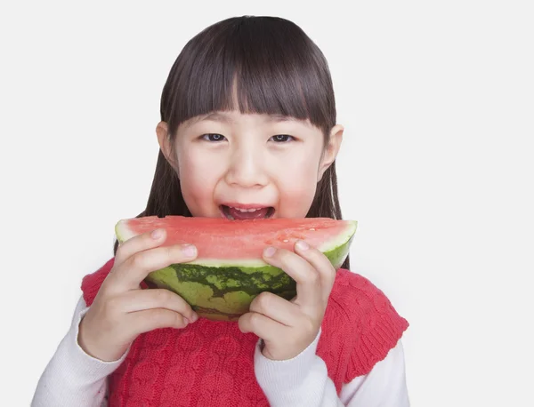 Karpuz yiyen küçük kız — Stok fotoğraf