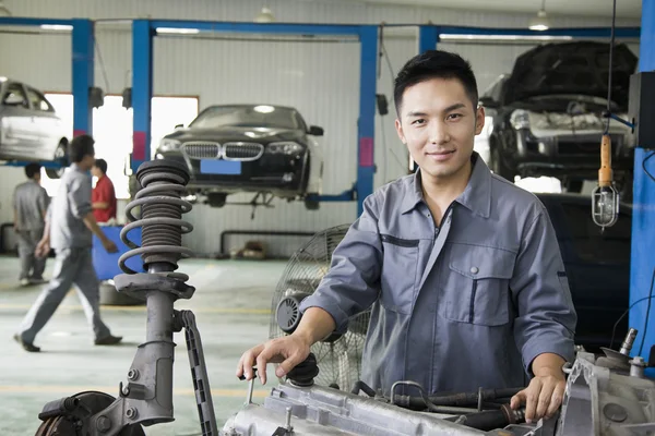 Mechanic Fixing Car Engine — Stock Photo, Image