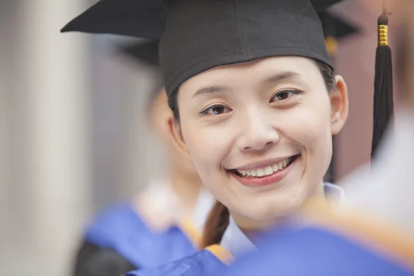 Vrouwelijke afgestudeerde student — Stockfoto