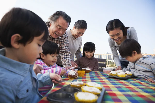 Verjaardagsfeestje, multi generatie familie — Stockfoto