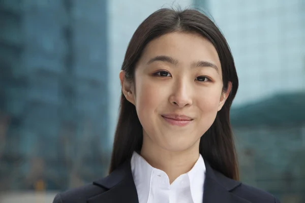 Businesswoman outdoors among skyscrapers — Stock Photo, Image