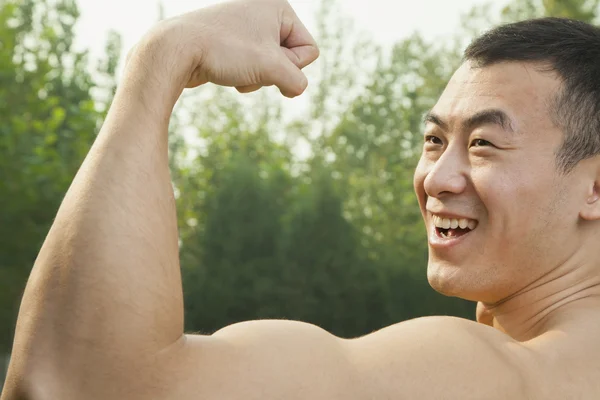 Man Flexing Muscles — Stock Photo, Image