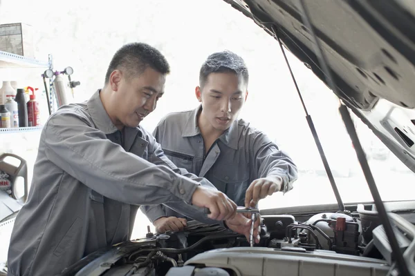 Garage Mechanics Working on Engine — Stock Photo, Image