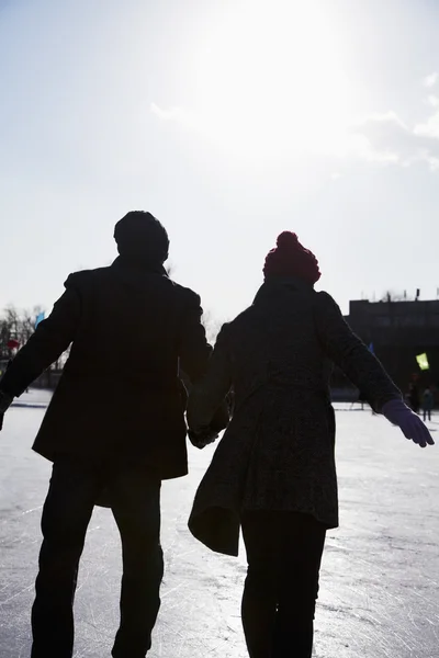 Couple at ice rink — Stock Photo, Image