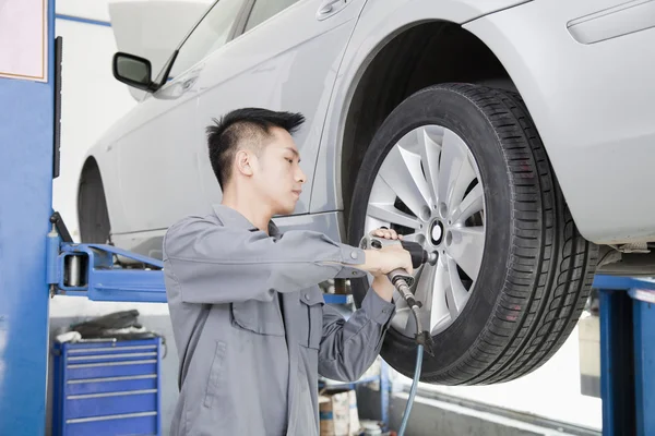 Mechanic Using Power Tool — Stock Photo, Image